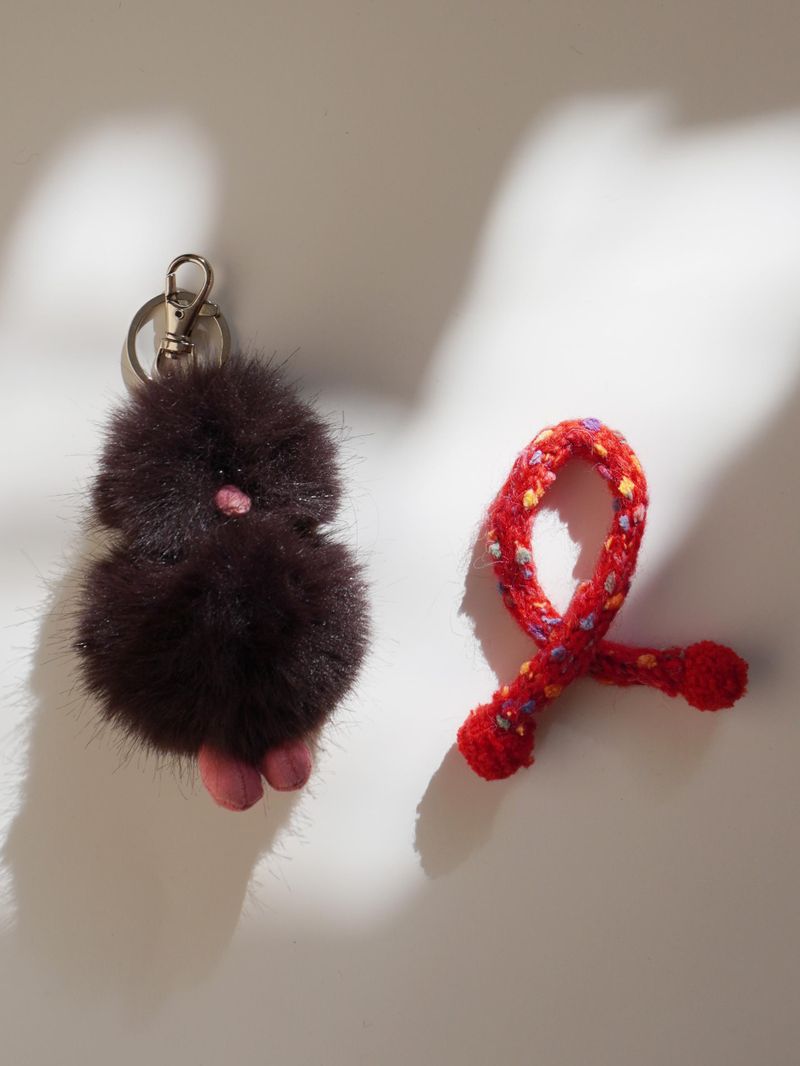 Keyring Acc 'Red Candy Muffler'