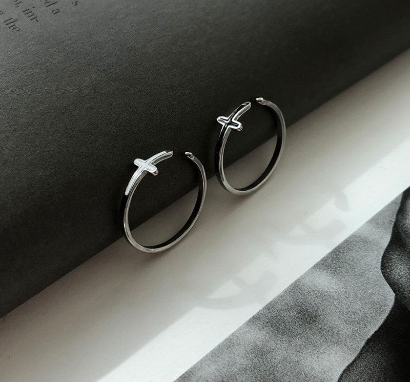 ASCLO(エジュクロ)の「Unique Cross Ring (2color)(Accessories)」