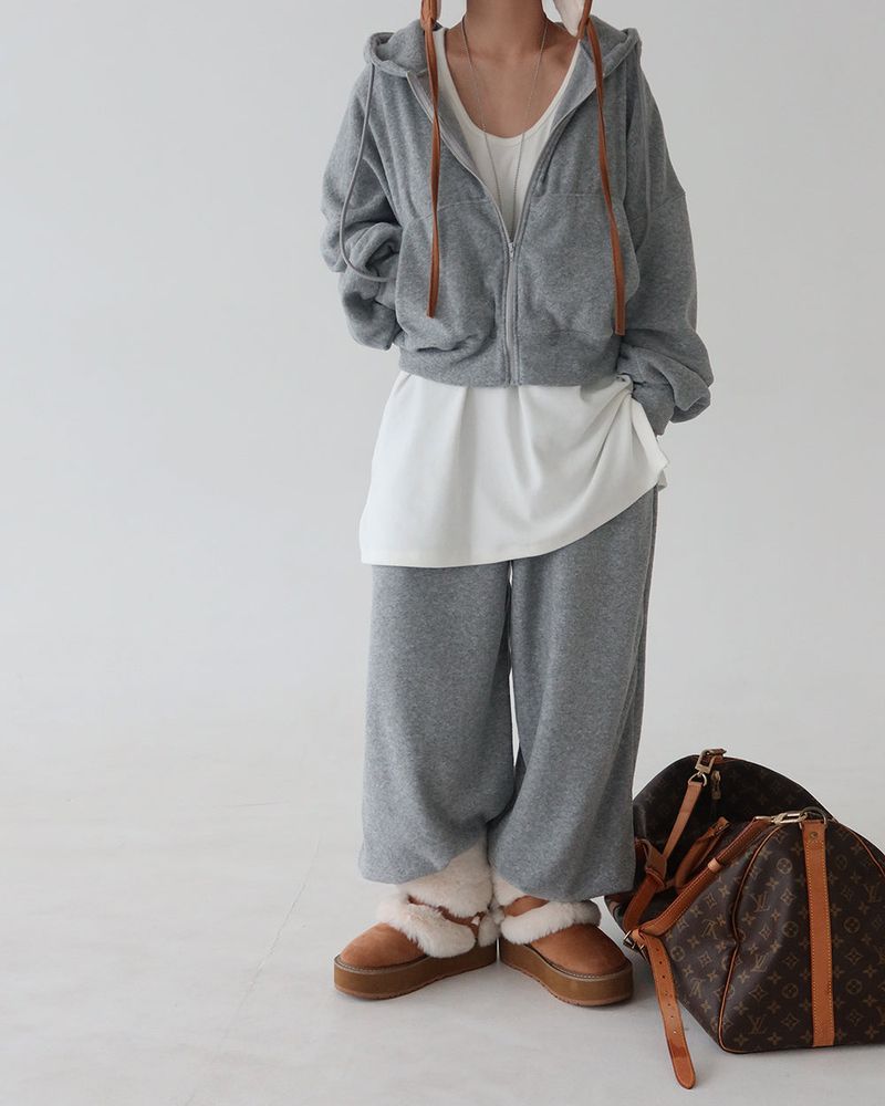Fluffy fleece hooded zip-up jacket