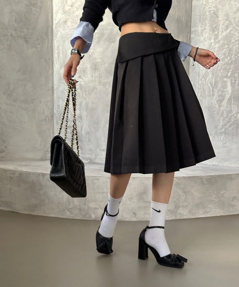 Gigantic Pleated Midi skirt