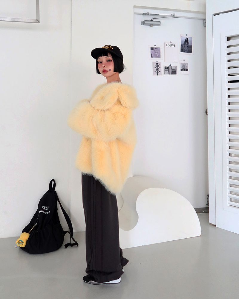 Pastel collar fake fur jacket
