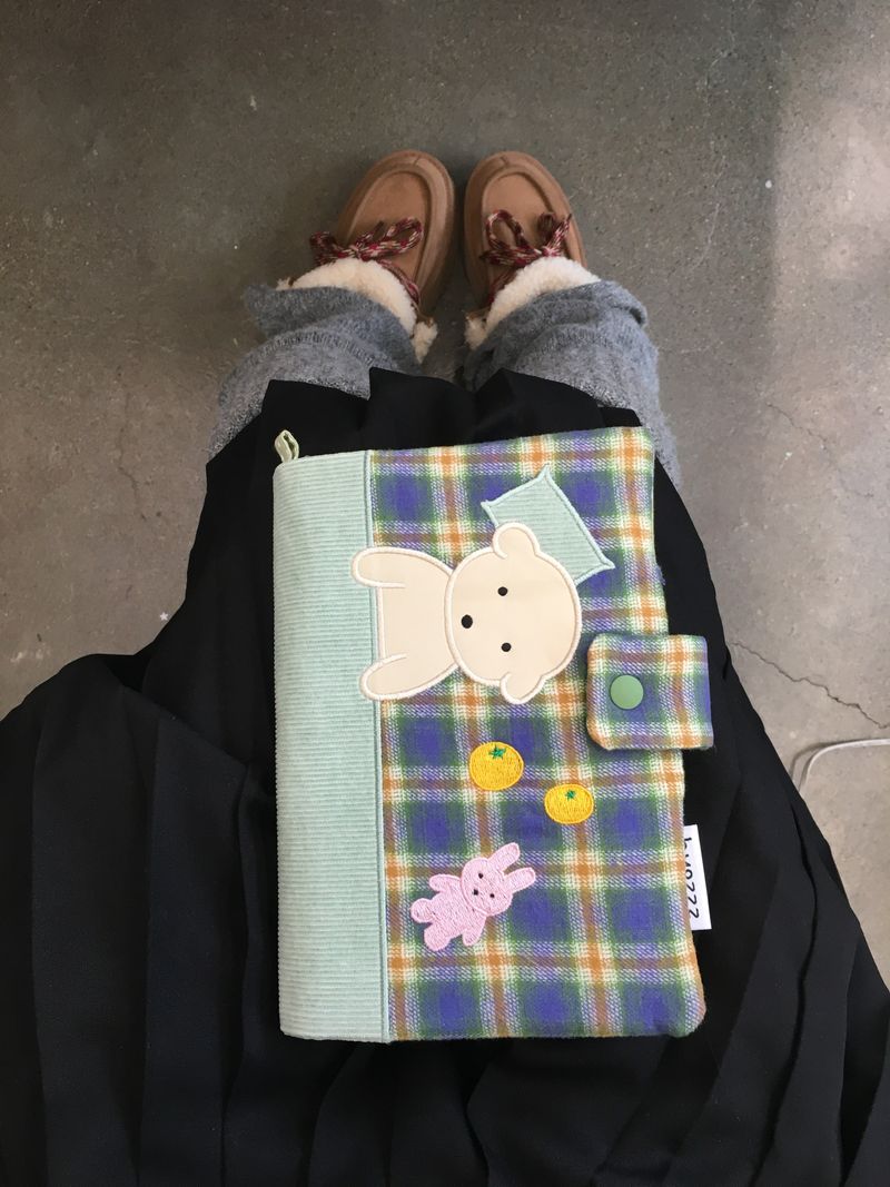 hyozzz( ヒョッズ)の「<Can’t escape my blanket> ブックカバー a6,a5(雑貨/ステーショナリー)」