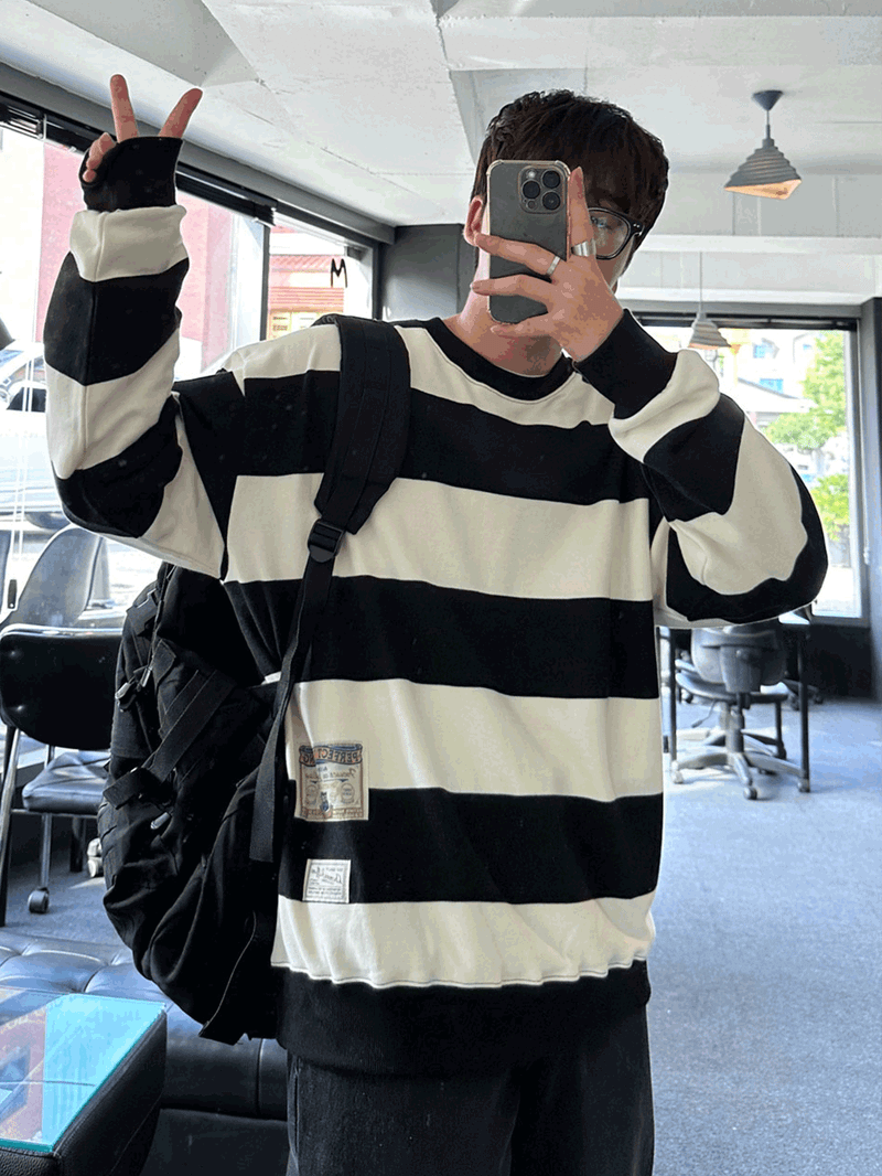Mentor Patch Dangara Loose Fit Sweatshirt