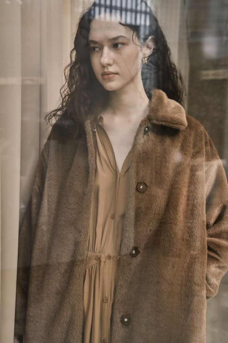 FAKE FUR LONG COAT_BROWN