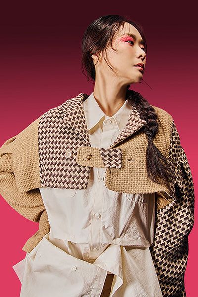Three-Tuck Sleeve Checkered Coloring Cropped Jacket (Beige)
