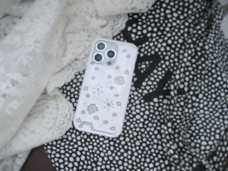starry sketch card pocket phone case (white)