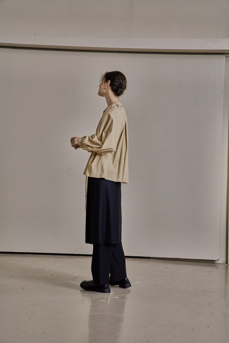 SHIRRING PUFF BLOUSE_BEIGE