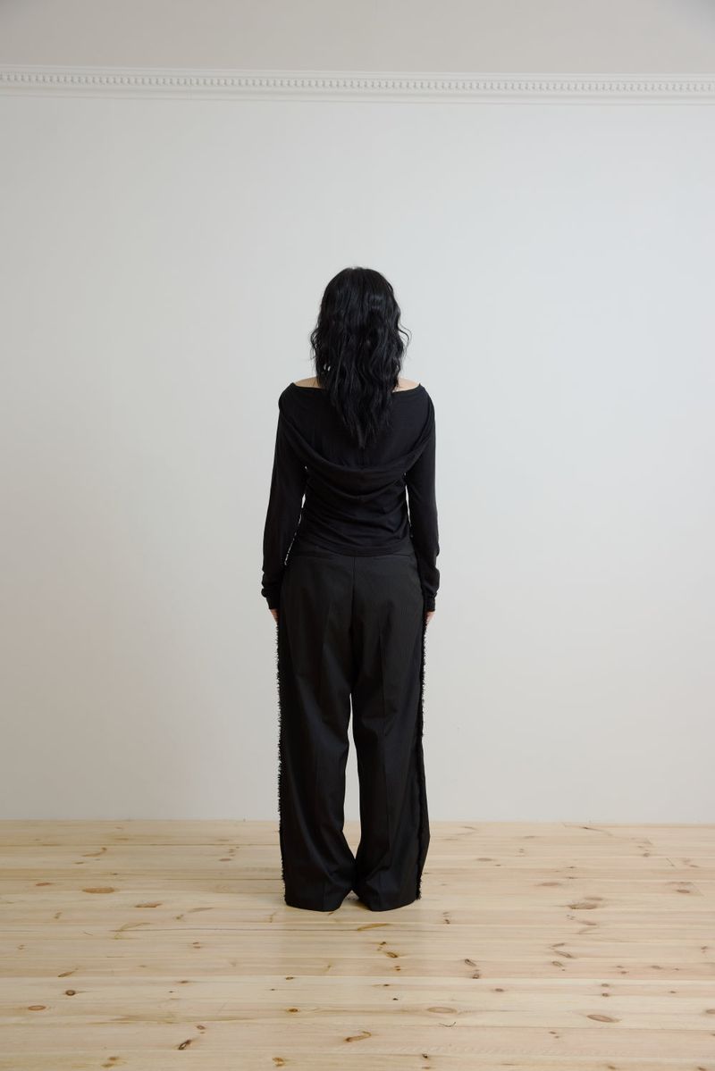 OHNE OFFSHOULDER HOODIE (BLACK)