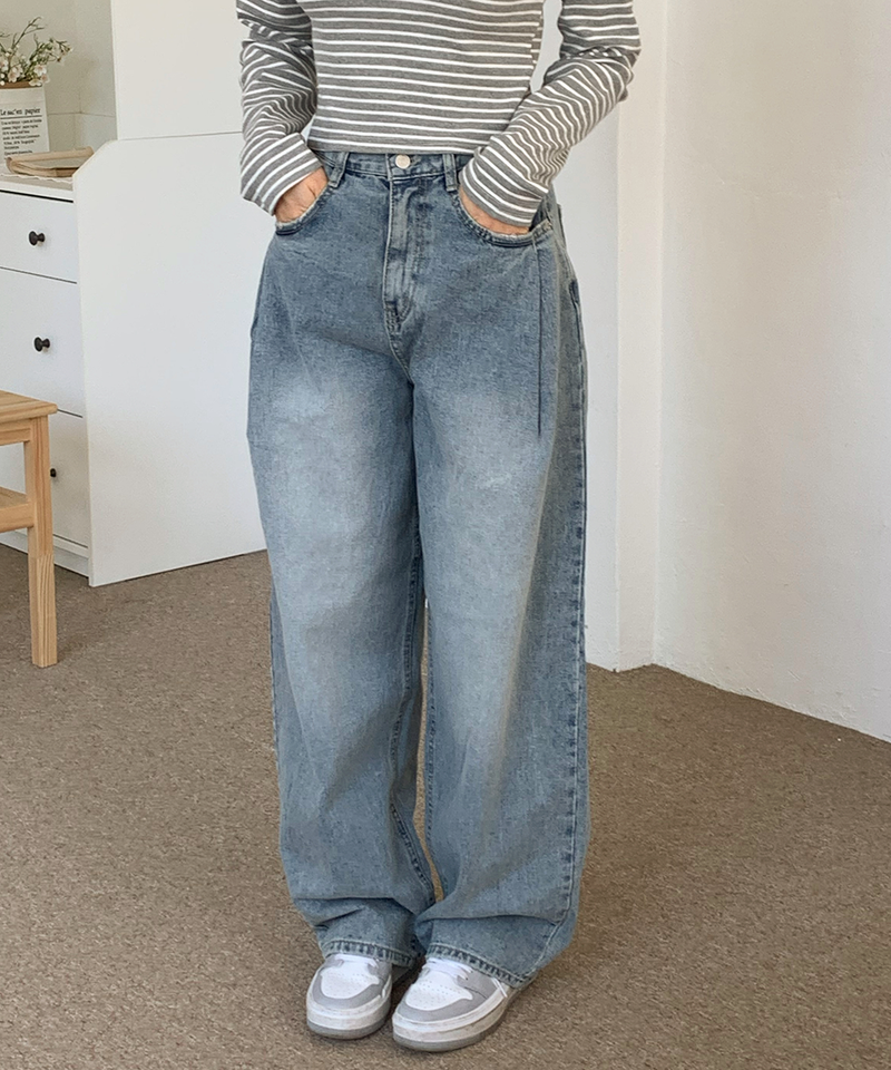 one-pintuck hip pants