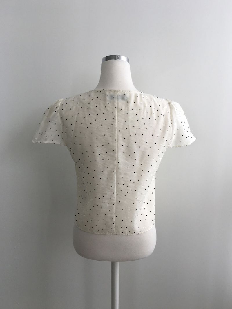 Dot tie puff blouse