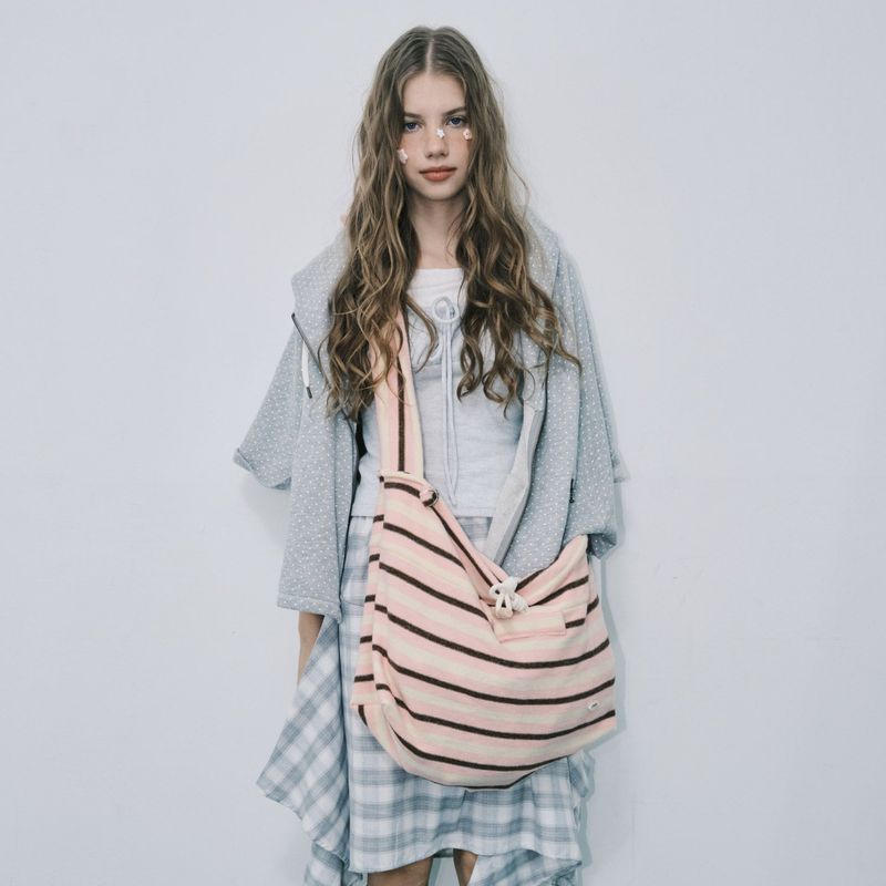 cozing（コジング）の「Stripe sling bag_pink（Bags）」