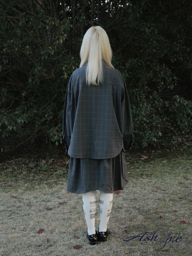 AW25 Loose coat with doll collar