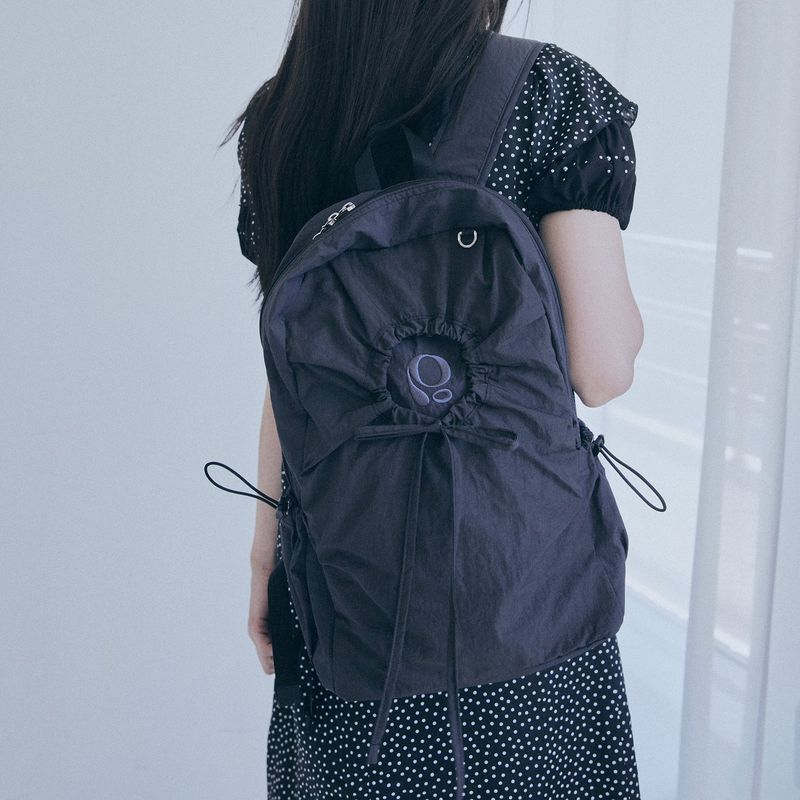 poie（ポイエ）の「ホールストリングピーオーバックパック(black)（バッグ）」