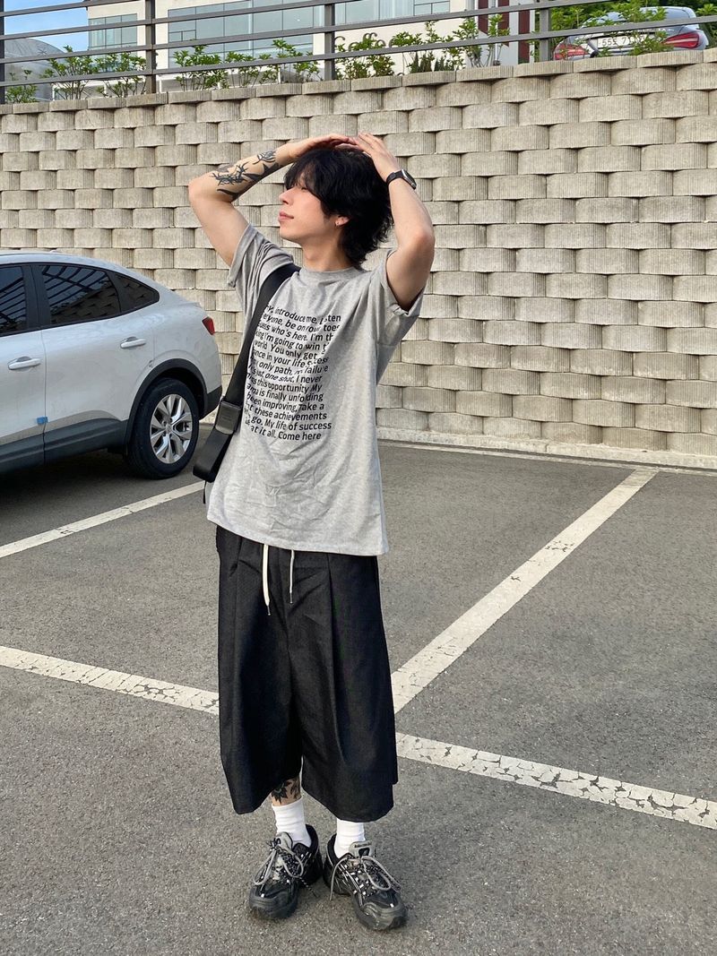 Square frame lettering short sleeve T 3C