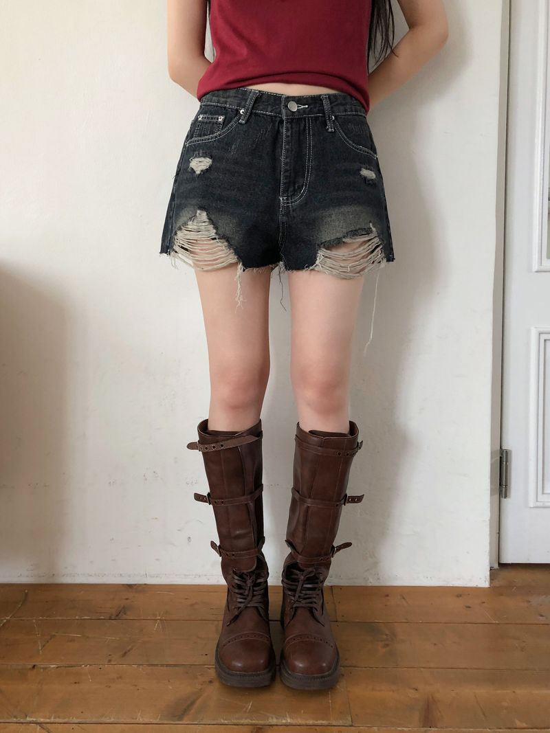 WONDER WONDER(ワンダーワンダー)の「Ssoltin Distressed Denim Shorts(Pants)」