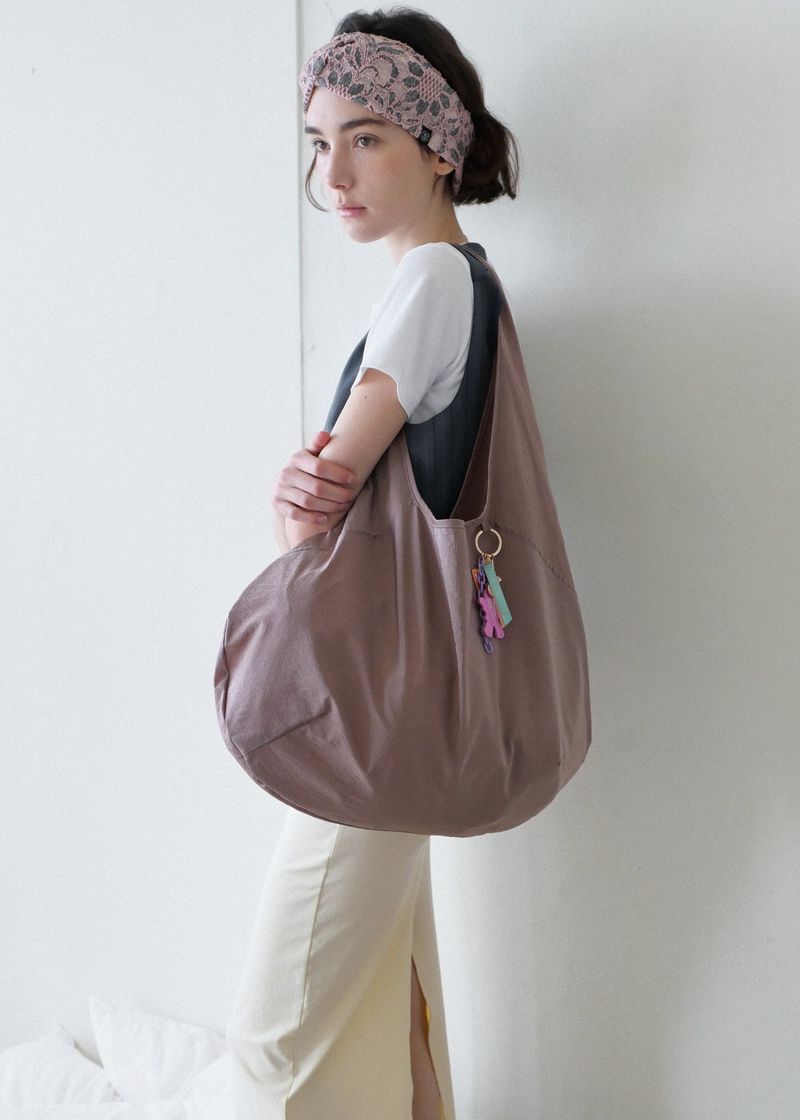 VOOR(ボル)の「Airy Folding Hobo Bag_Rose Wood(Bags)」