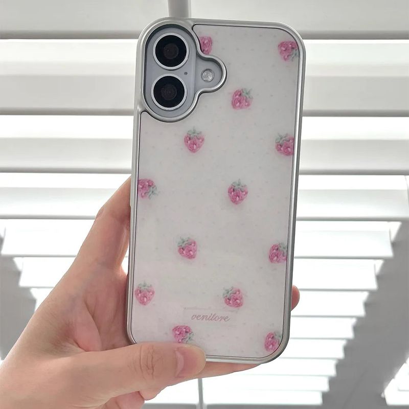 venitore（ヴェニトー）の「[MADE][グラスバンパーケース]ストロベリー刺繍ニットケース ピンク（スマホグッズ/小物）」