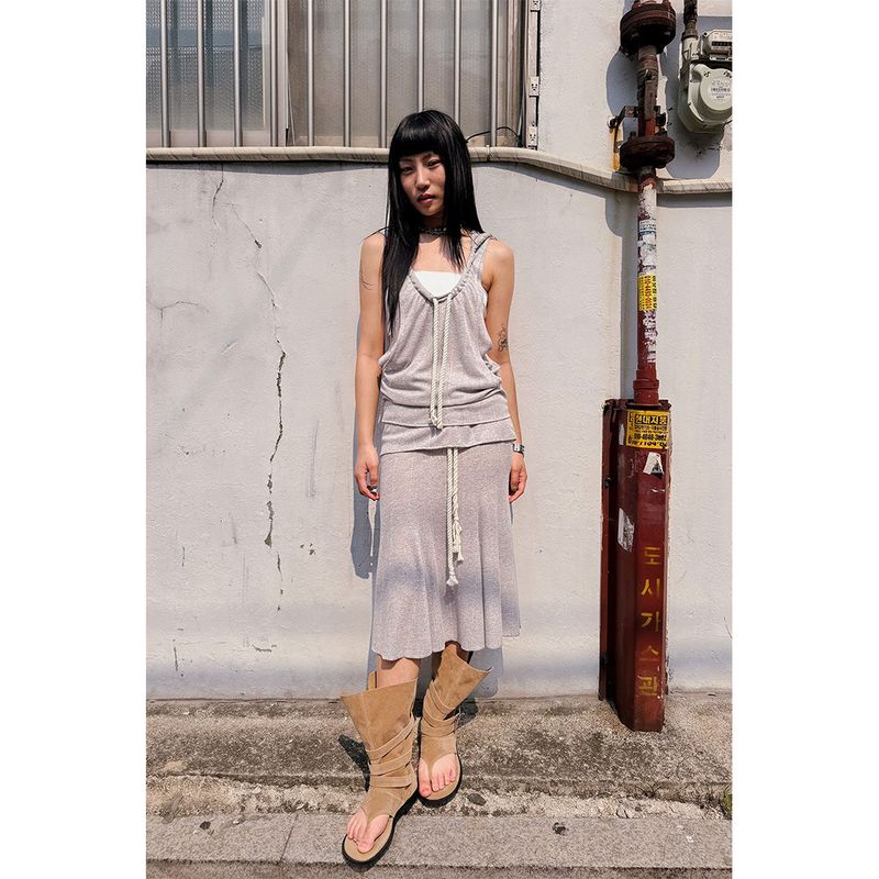 ROPE KNOTTED BACK HOOD