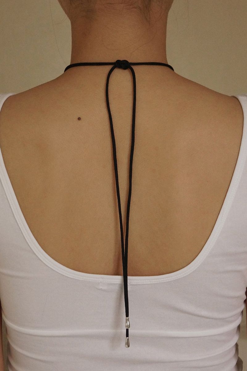 MONDRI STRING NECKLACE