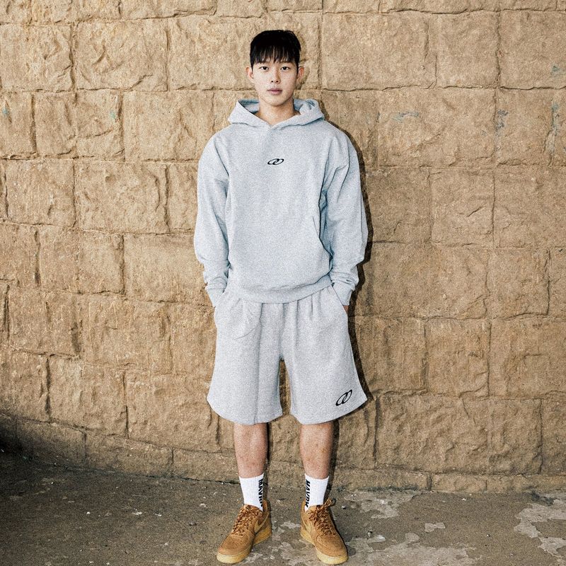 Double Loop Logo One Tuck Bermuda Pants Gray