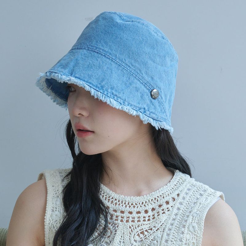 ALLINCOMPLETE(オールインコンプリート)の「フレイドヘム ムーンバケットハット(Light Blue Denim)(帽子)」