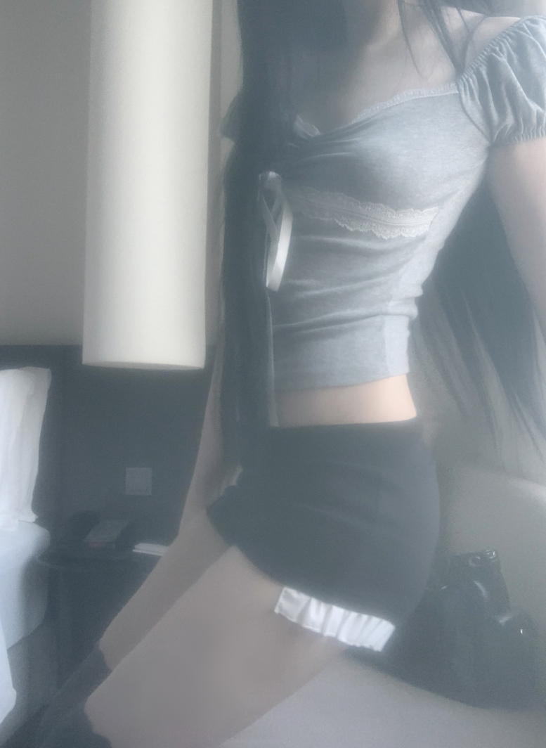 Tinker Lace Low-Rise Shorts (black)