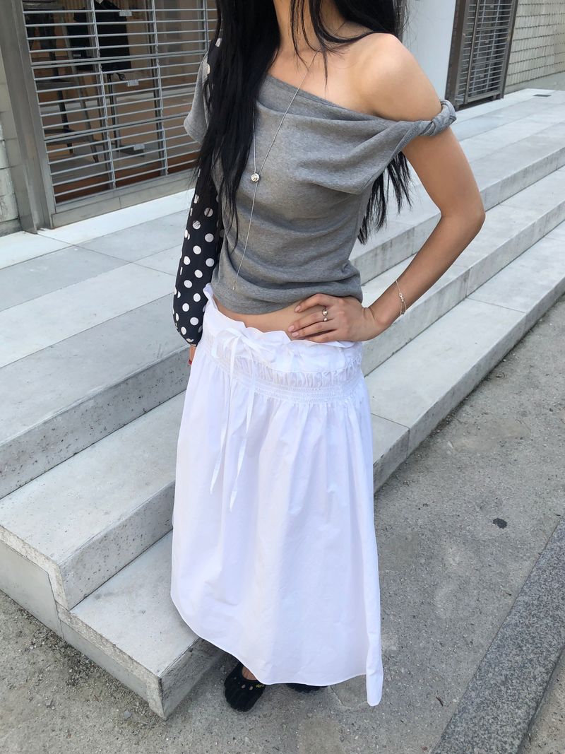 Noir One-Shoulder T
