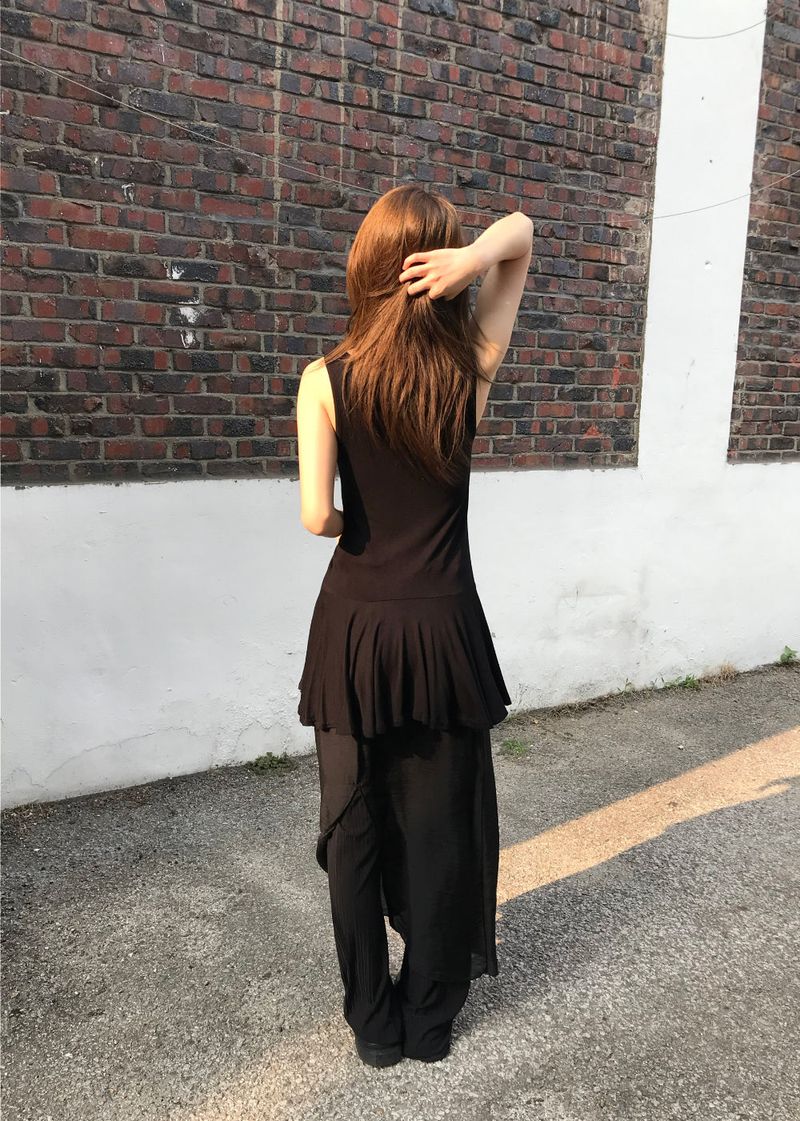 FLARE SLEEVELESS OS TOP