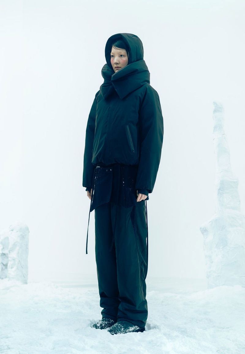 Detachable Muffler Down Jacket / Black