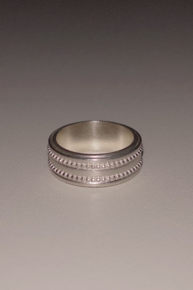 PAIR OF LOVE（ペアオブラブ）の「Flute Knurled Double Ring（Accessories）」