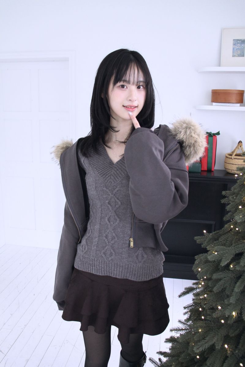 Cropped Fur Hooded Zip-Up (2color)