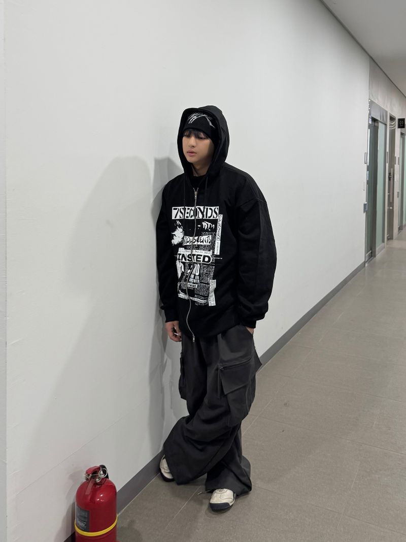 toon hooded zip-up