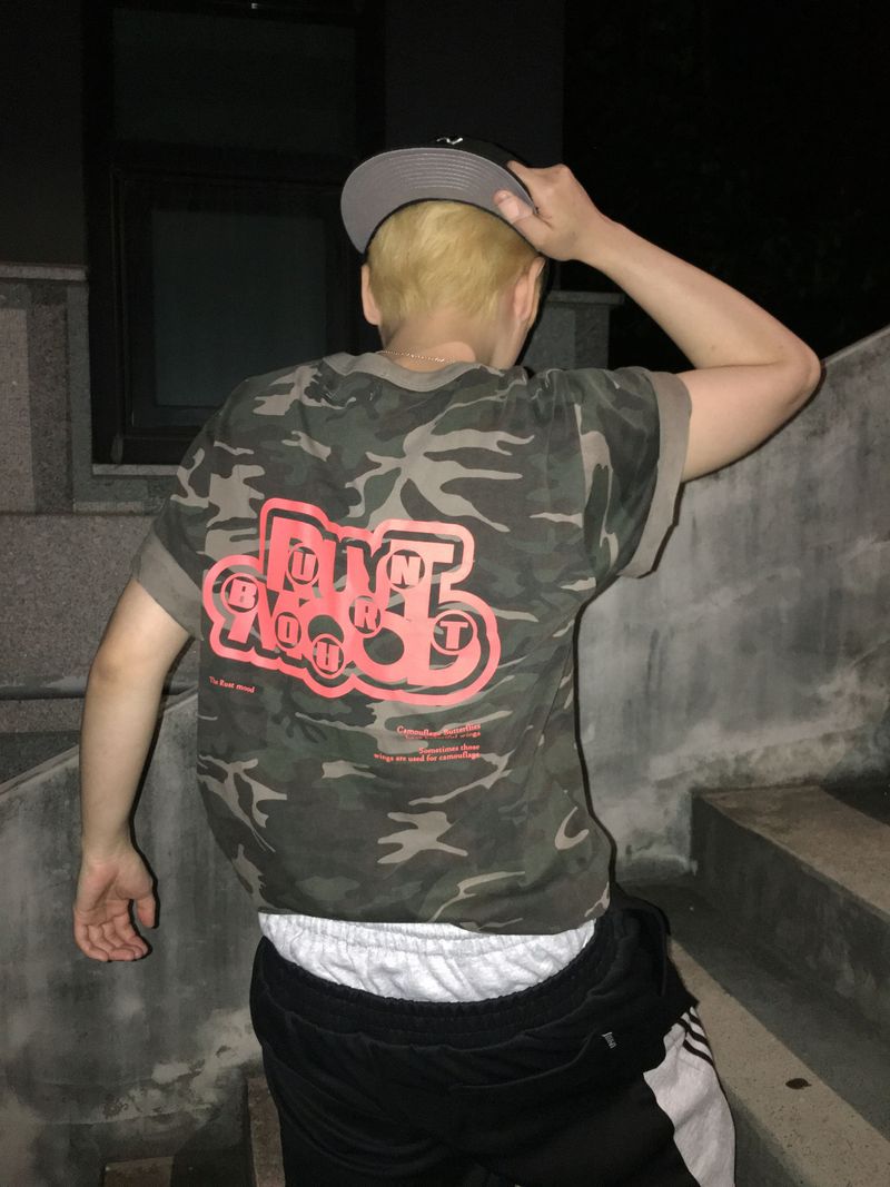 Mokey（モーキー）の「990 カモ ショートスリーブ Tシャツ (2c)（トップス）」