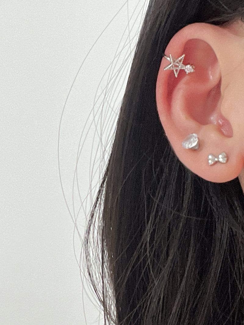 cubic line star earcuff