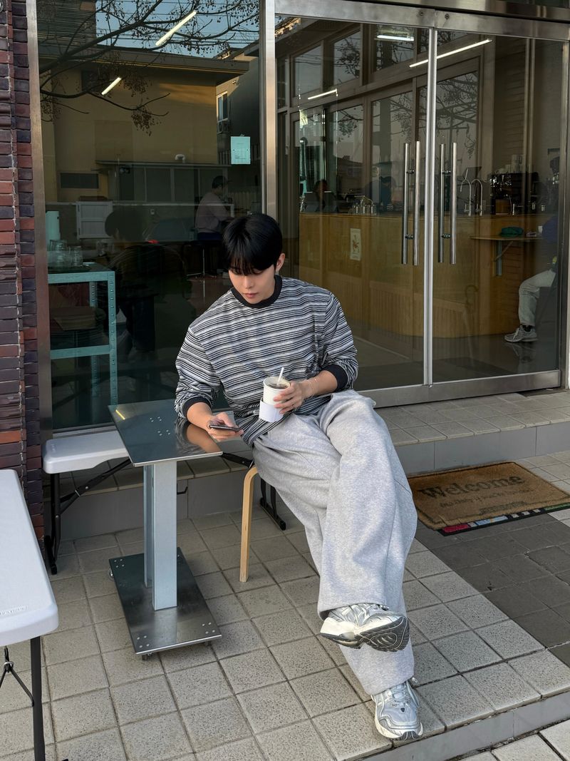 Washed long-sleeved T-shirt