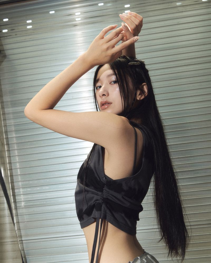 gem stone shirring top- charcoal