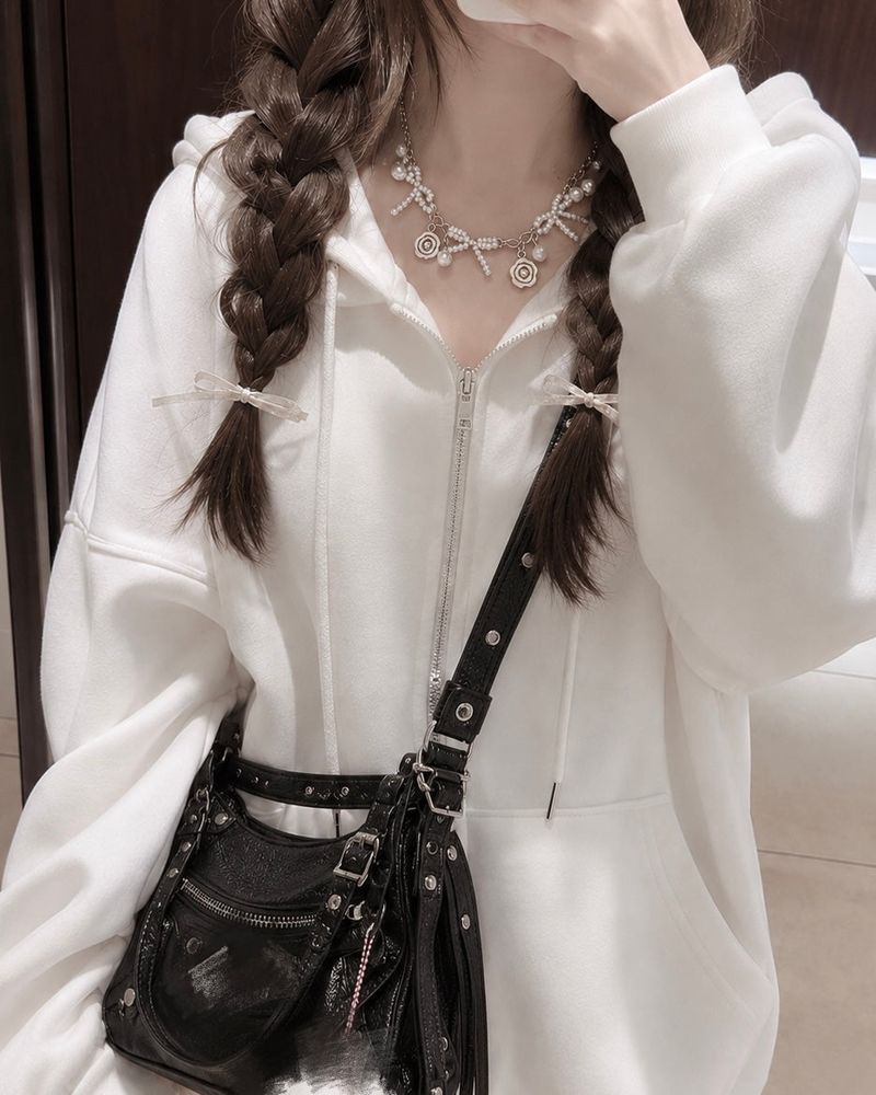 chouchou（シュシュ）の「White rose necklace（Accessories）」