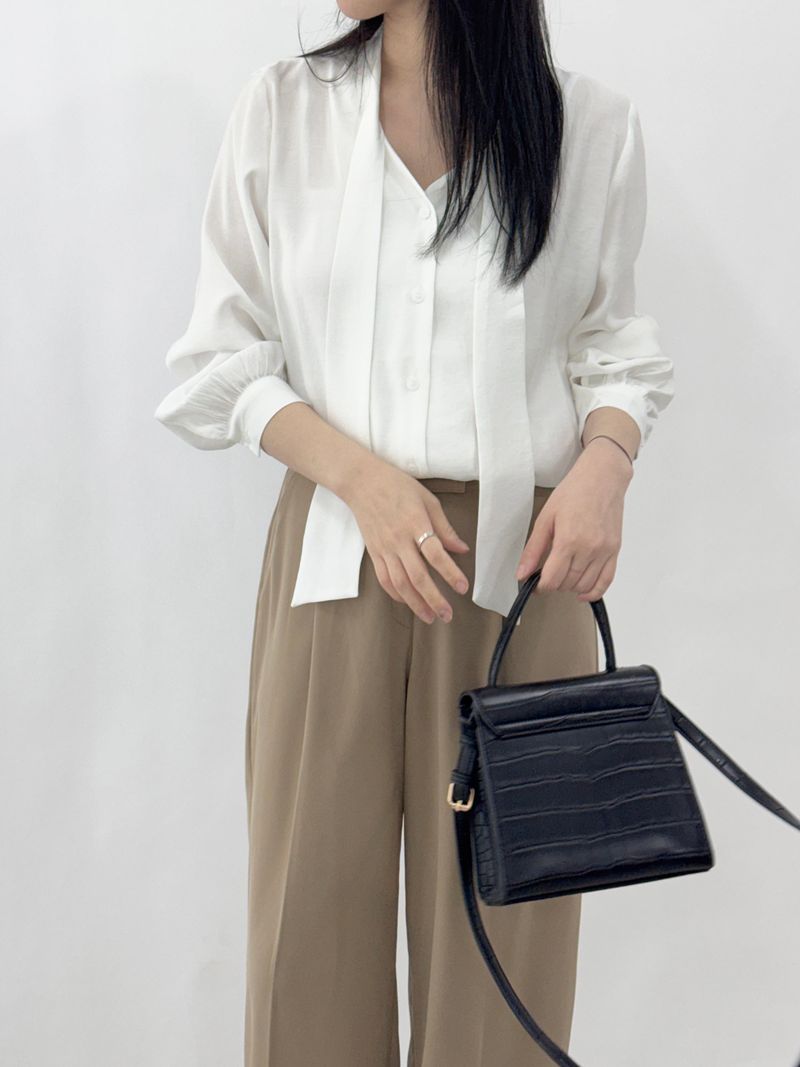 Bleak tie button long-sleeve blouse