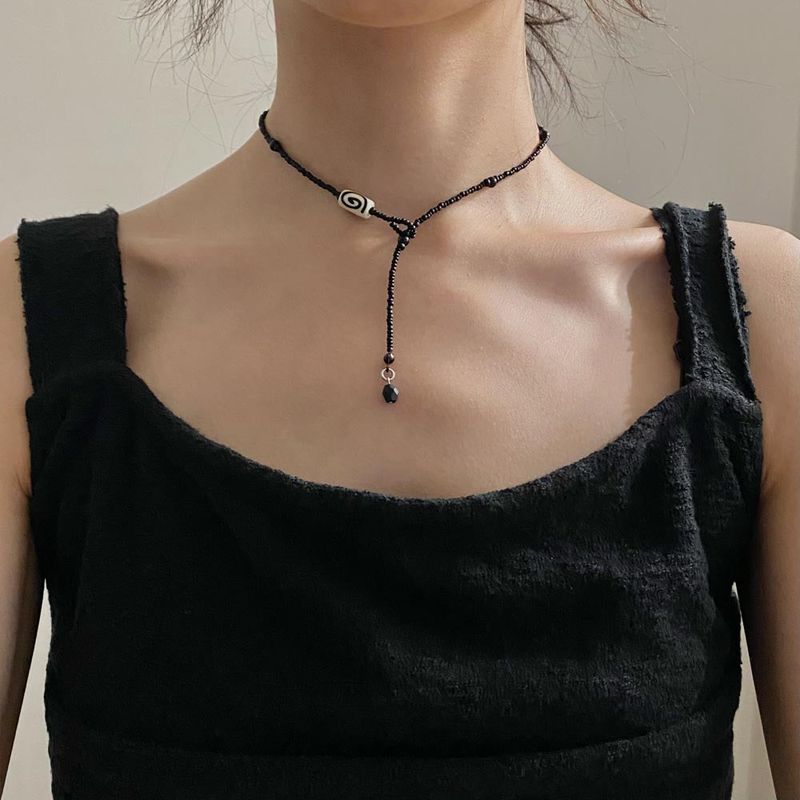 Spiral necklace (black)