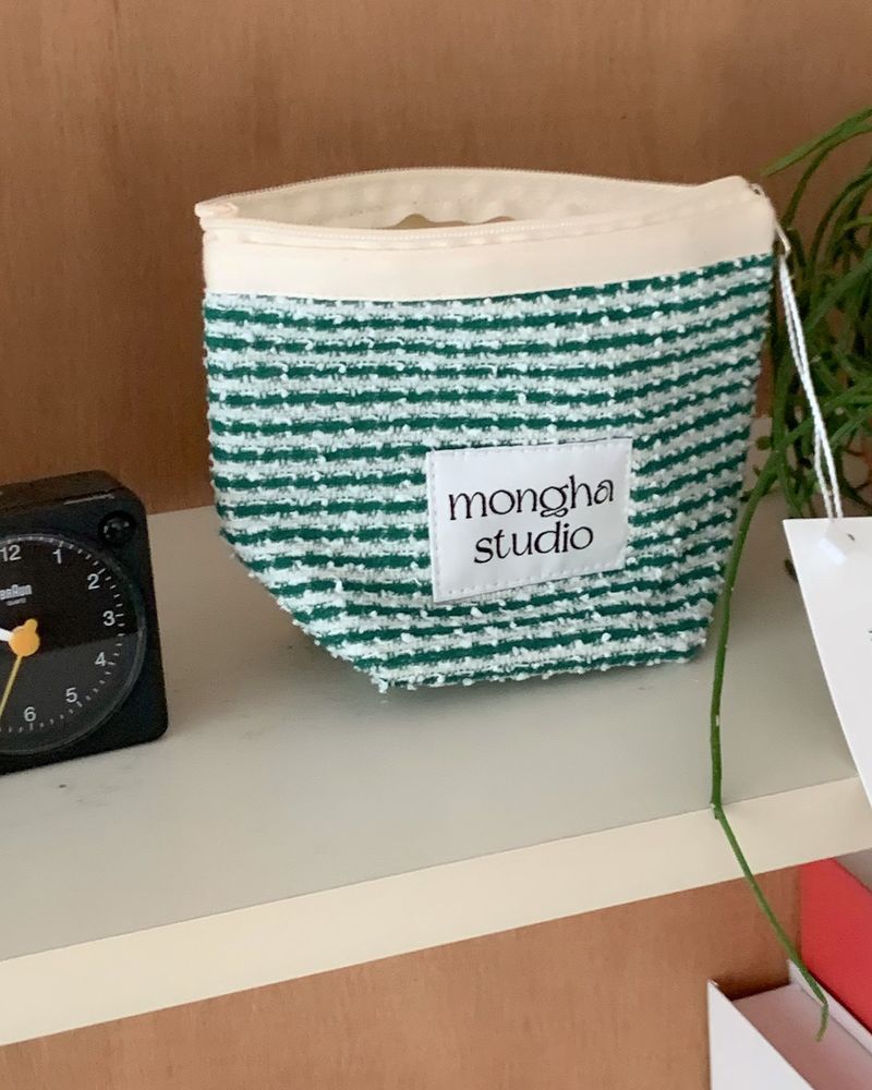 mongha studio（モンハスタジオ）の「zipper pouch - Summer tweed (green-L) （Bags）」