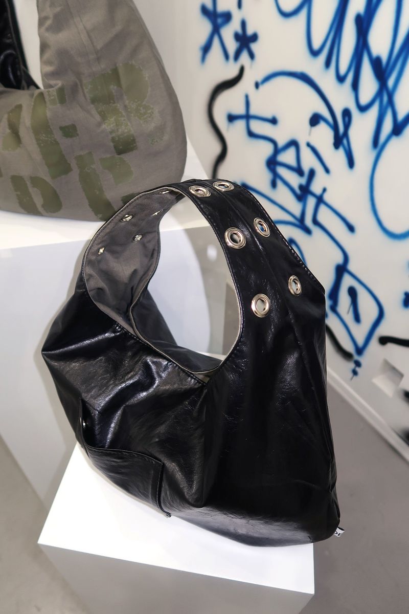 EYELET LEATHER BAG - BLACK