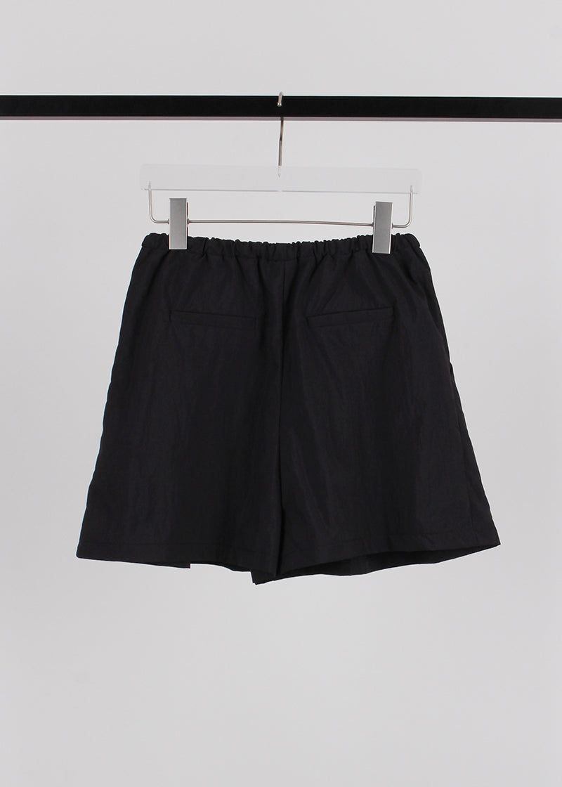 WIND TUCK SHORTS