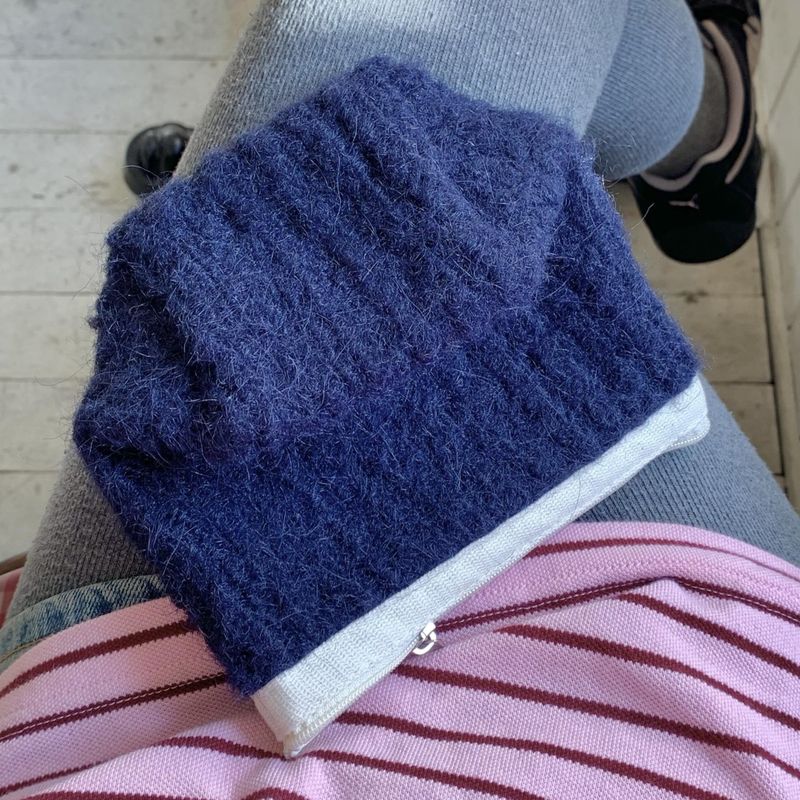 classic pouch_knit navy