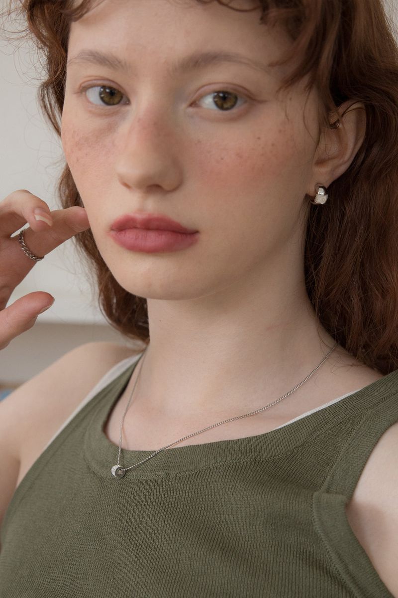 3 pendant point with slim chain necklace