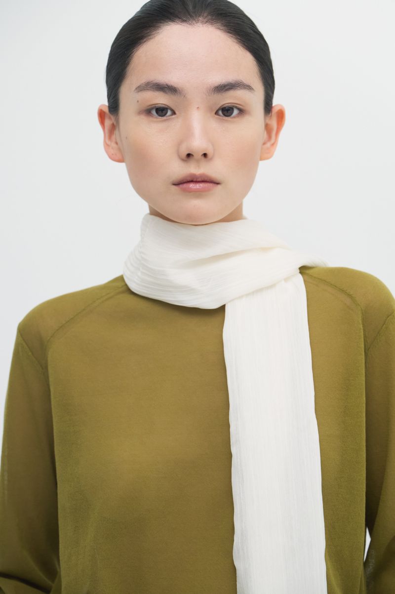 Airy pleats skin scarf_cream