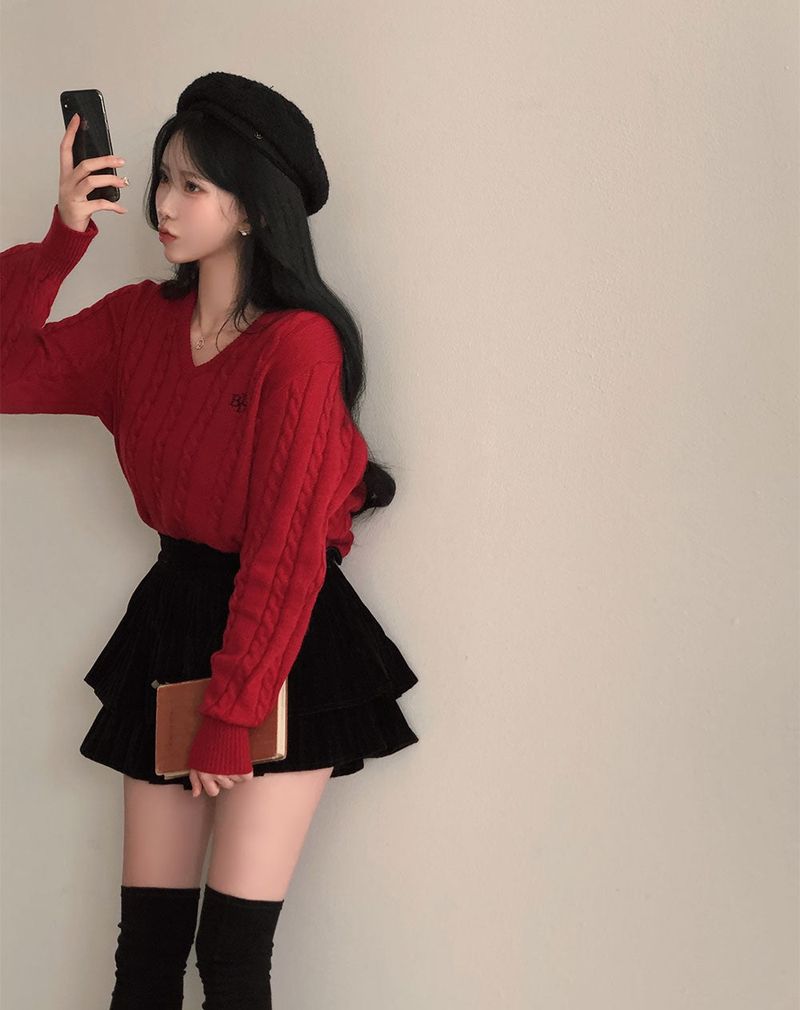 [BELLIDE MADE] Crayon Twisted V-neck Embroidered Cable Knit