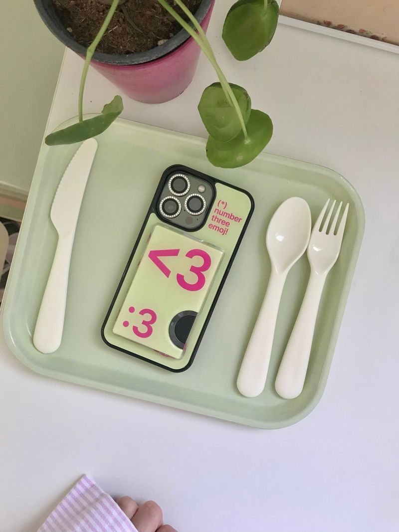 i43（アイササム）の「[MADE] ナンバー3 エモジ ケース+カードスロット (Green)（スマホグッズ/小物）」