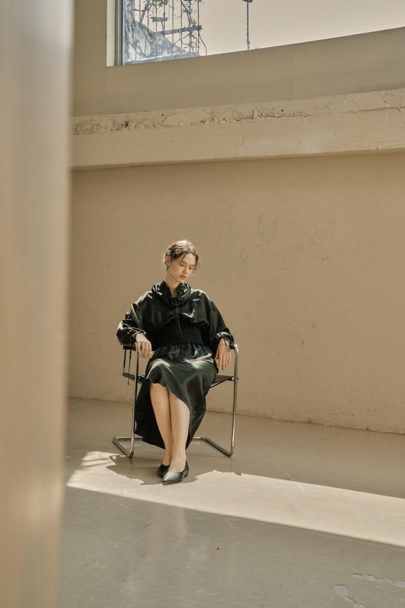 cle(クレ)の「SEYMOUR STRING BLOUSE_KHAKI(Tops)」