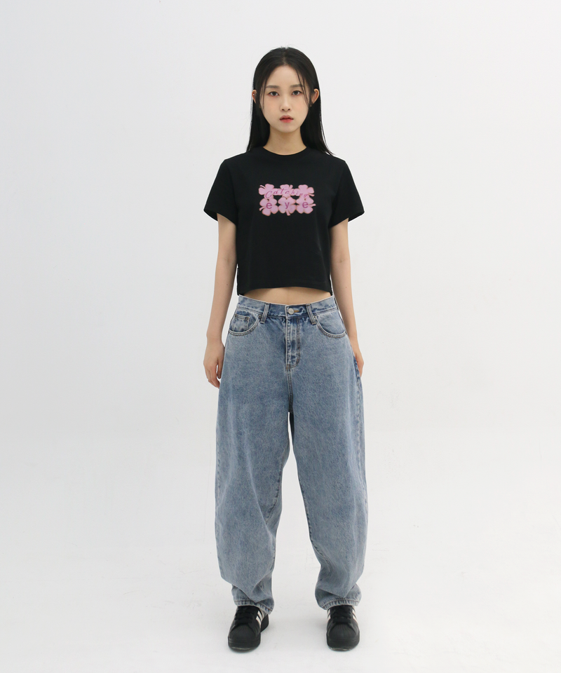 Catching Eye Crop T-Shirt in Black