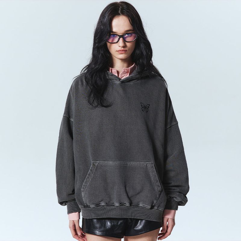 NICK&NICOLE（ニック＆ニコール）の「BUTTERFLY PIGMENT HOODIE_CHARCOAL（Tops）」
